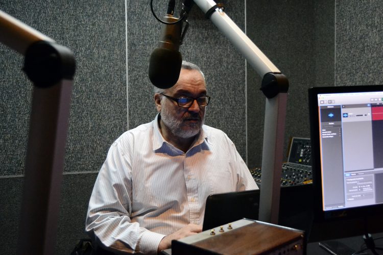 Alfredo Yuncoza Con Seguridad Radio estudio