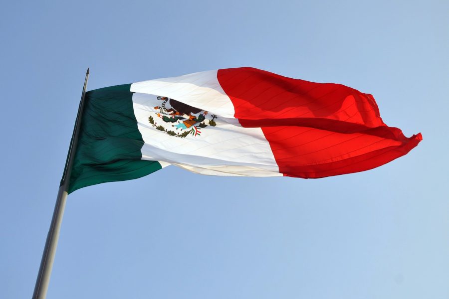 bandera de México ondeando