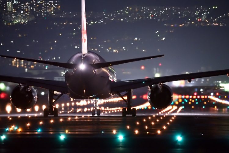 infraestructuras estratégicas aeropuerto nocturno