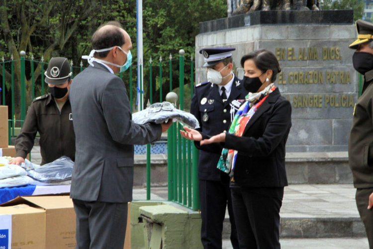 Francia Ecuador entrega equipos de bioseguridad