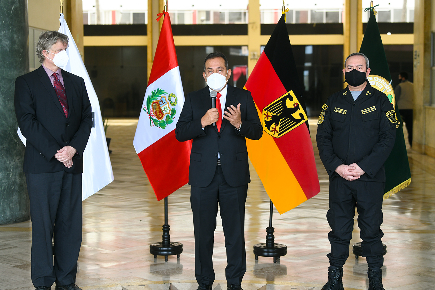 Policía Nacional del Perú recibe equipos y mascarillas de Alemania