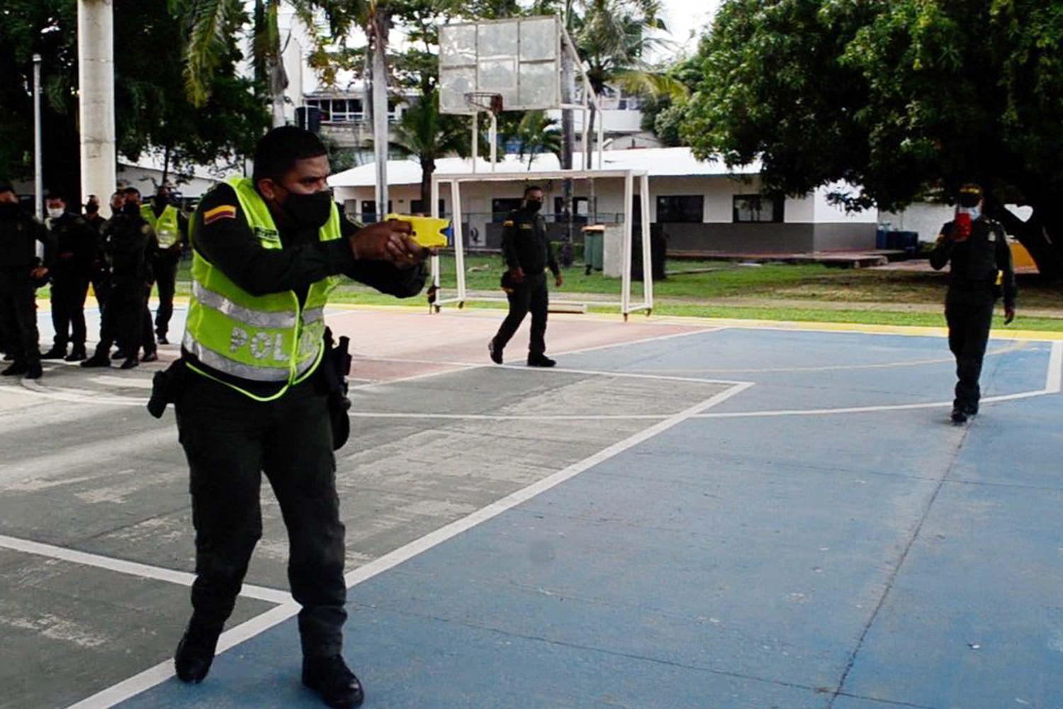 armas no letales ejercicio de la Policía Nacional de Colombia