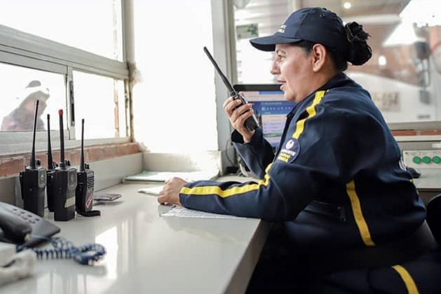 Trabajadora del sector de la seguridad privada colombiano