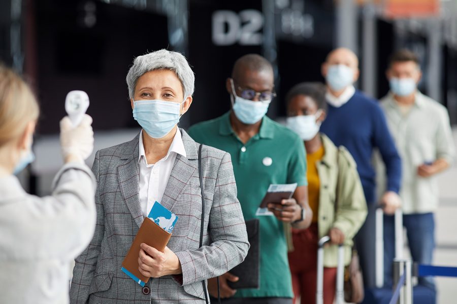 seguridad en aeropuertos medición de la temperatura corporal