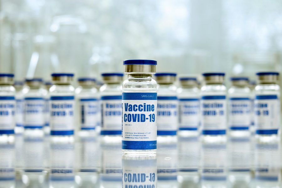 frascos de la vacuna de la COVID-19