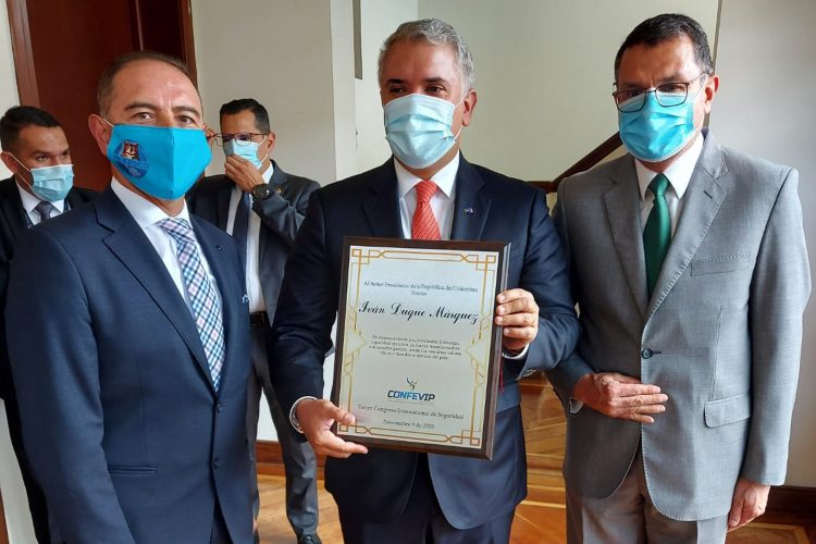 Confevip entrega un reconocimiento al presidente colombiano Iván Duque