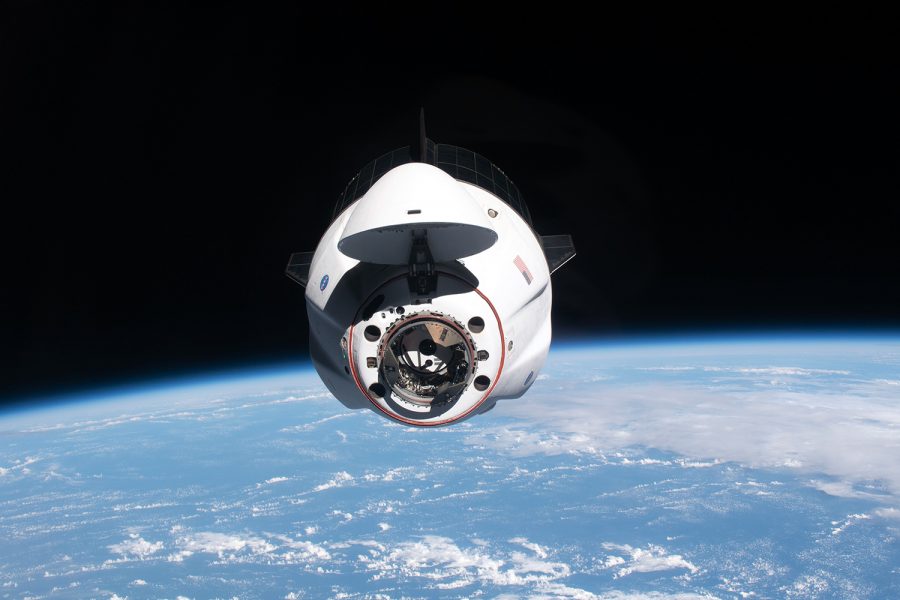 La cápsula Endeavour de SpaceX se dirige a la Estación Espacial Internacional