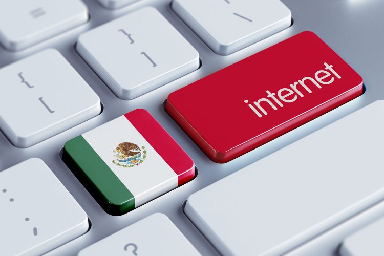 teclado de ordenador con la bandera de México