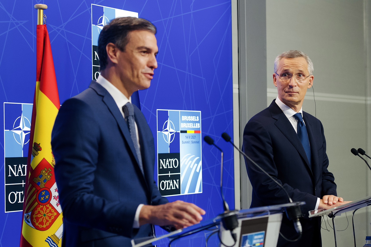 Pedro Sánchez y Jens Stoltenberg en la cumbre de ciberseguridad de la OTAN 2021 en Bruselas