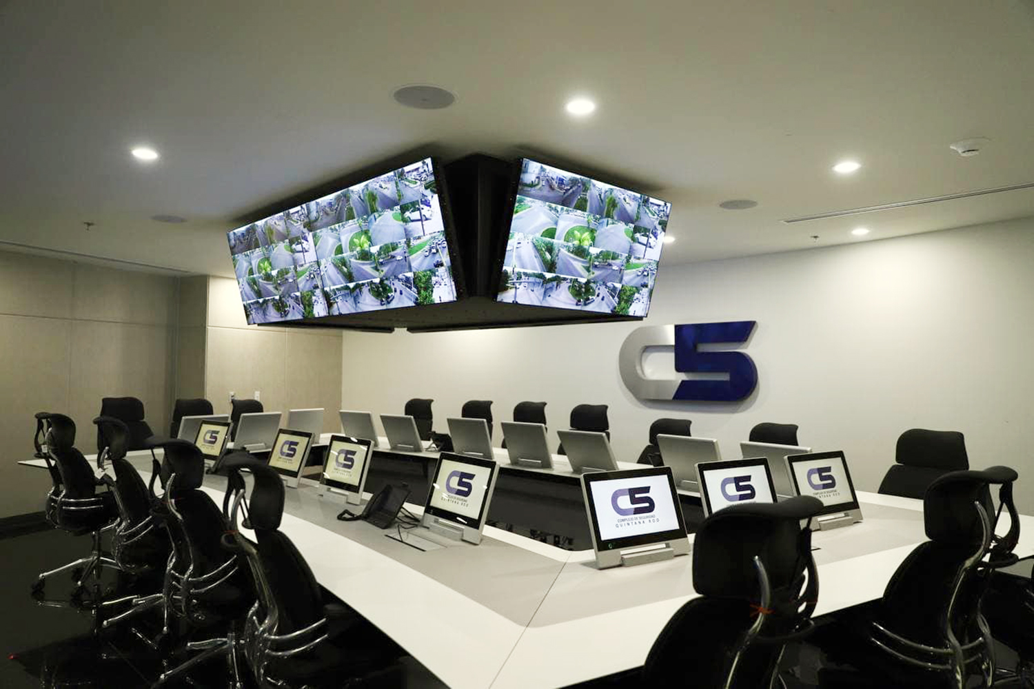 sala del complejo de videovigilancia C5 de Quintana Roo