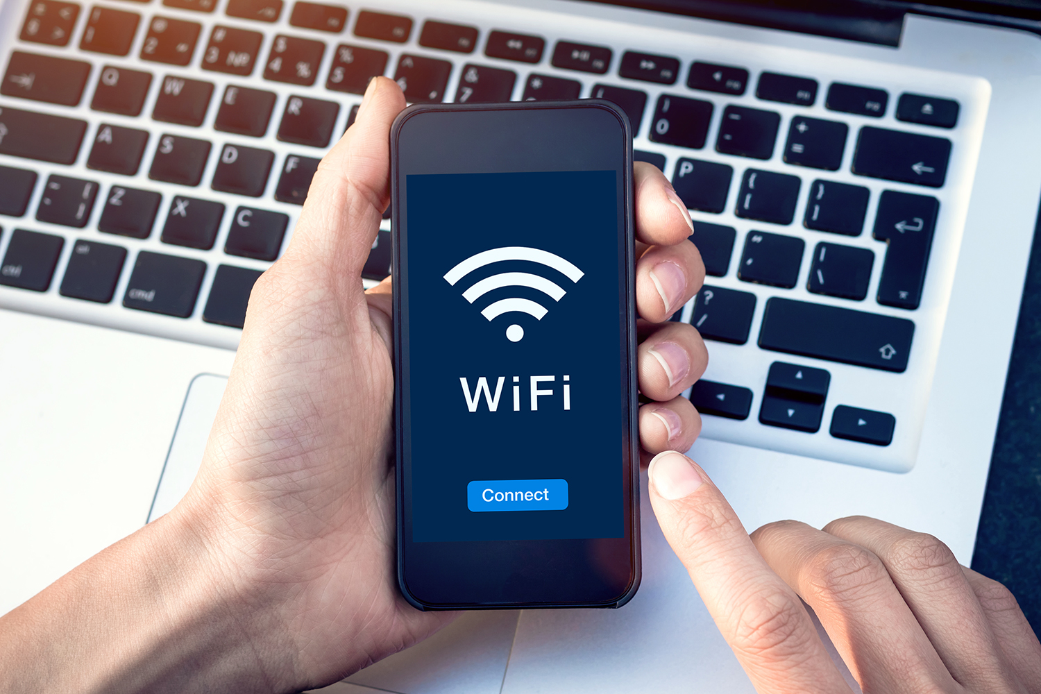 Día del Internauta: los expertos en ciberseguridad desaconsejan conectarse a redes wifi públicas