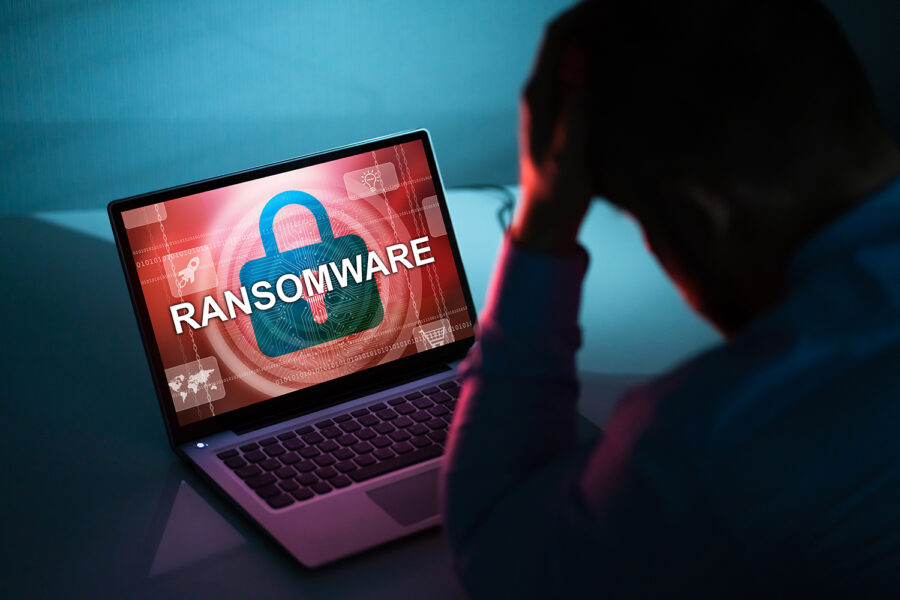 un usuario sufre un ataque de ransomware