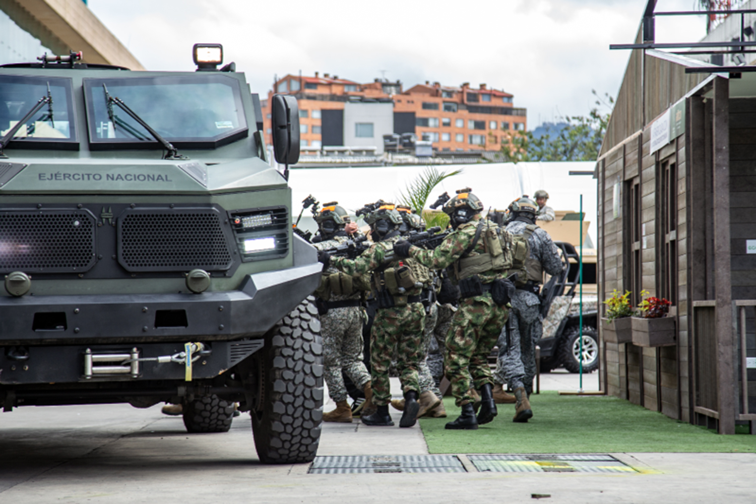 ejercicio militar en la feria Expodefensa de Bogotá