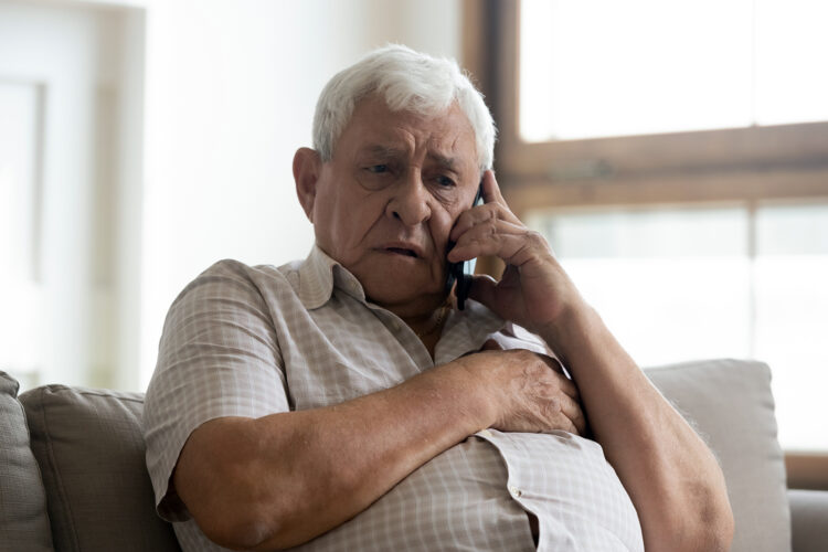 un hombre de avanzada edad es víctima de extorsión telefónica