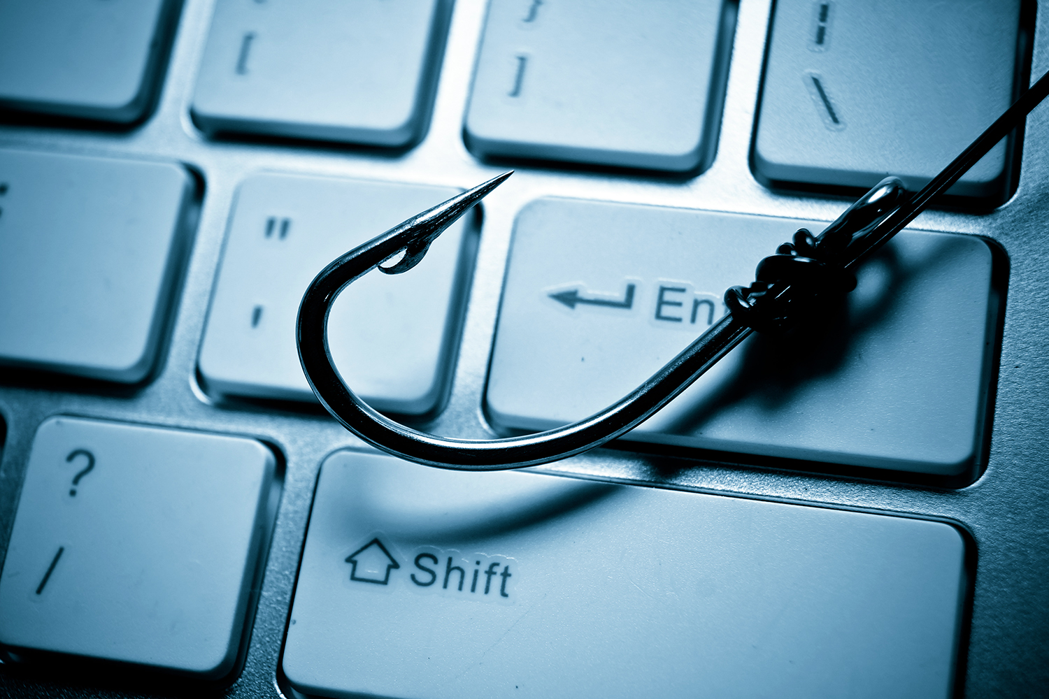 un anzuelo de phishing sobre el teclado de un ordenador