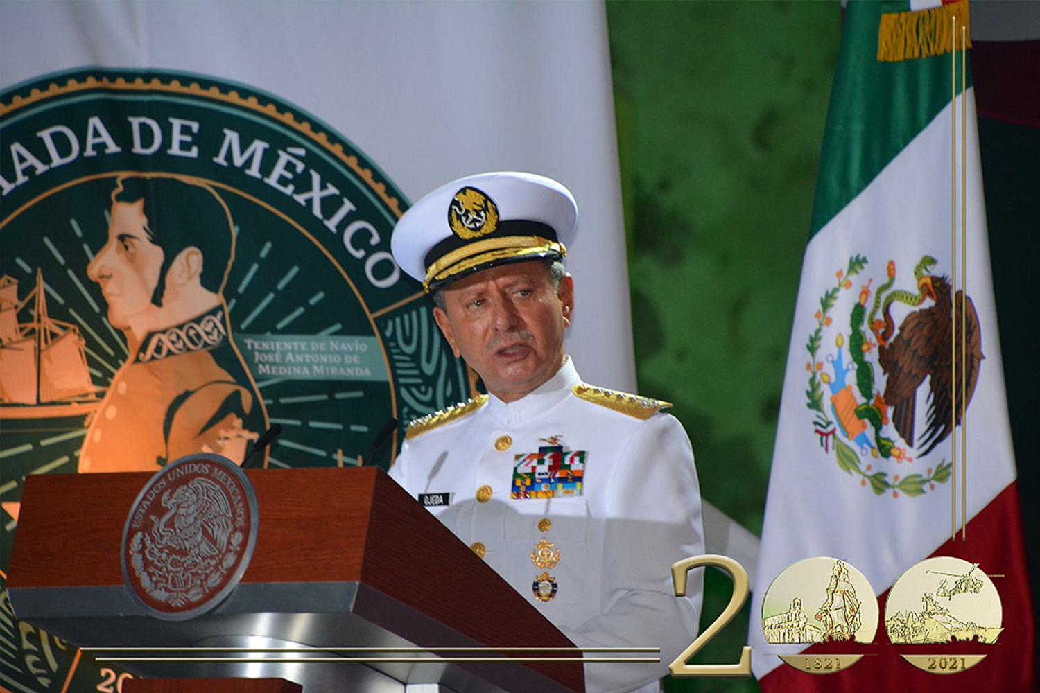 El almirante José Rafael Ojeda Durán en la ceremonia del bicentenario de la Armada de México