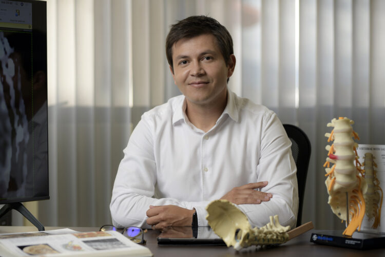 El doctor Andrés Gamboa, neurocirujano del Hospital La Católica de Costa Rica