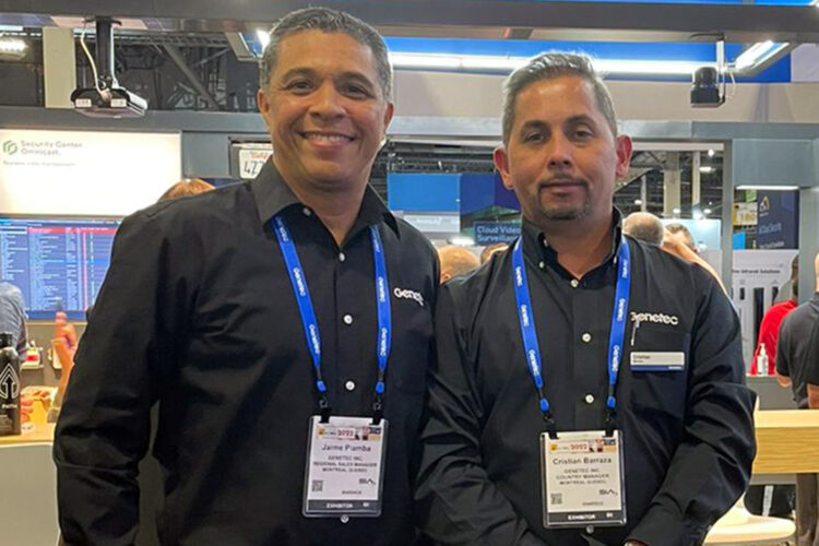 Jaime Piamba y Cristian Barraza en el stand de Genetec en ISC West 2022