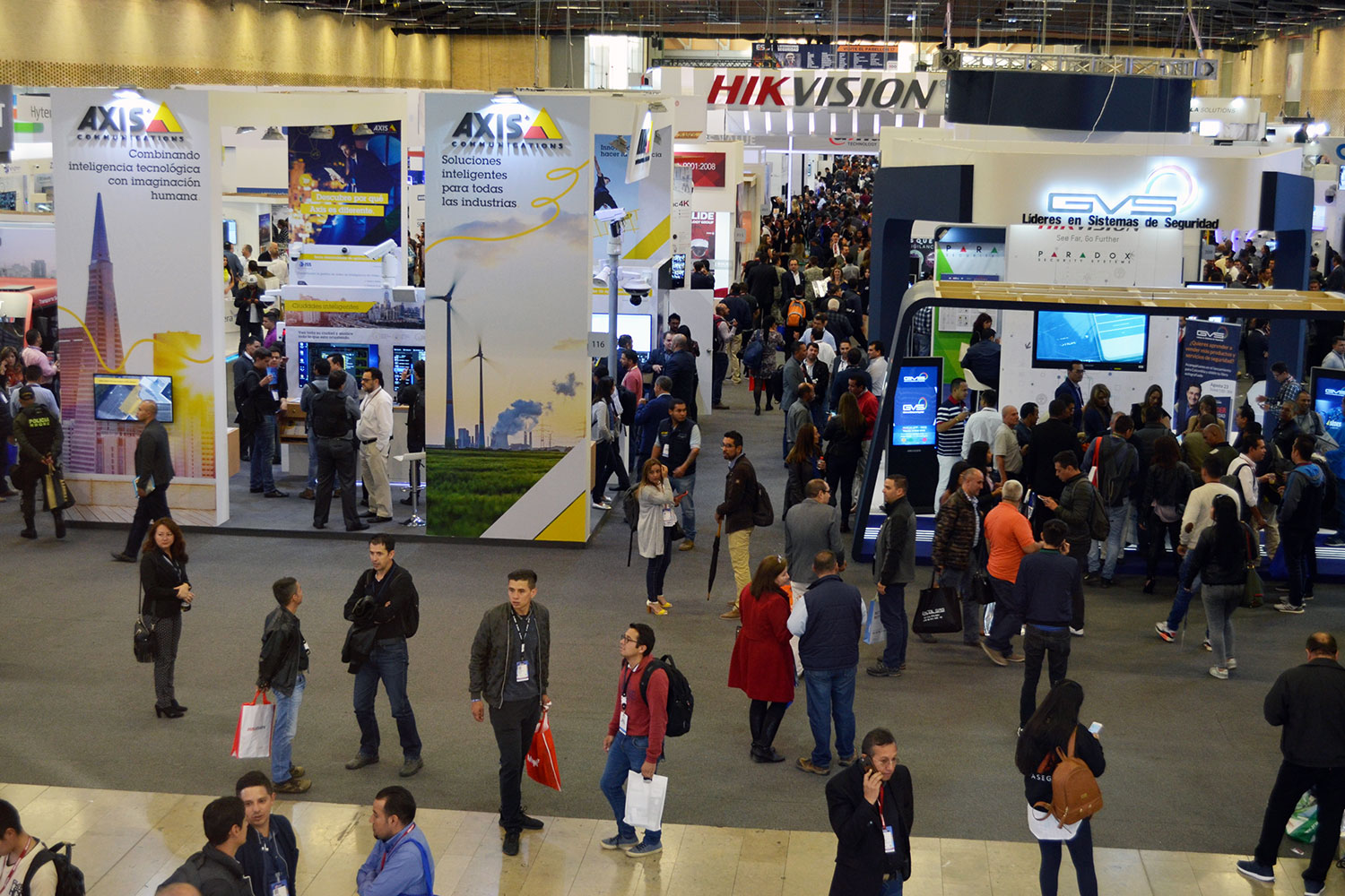 Imagen panorámica de la Feria Internacional de Seguridad ESS+ de Bogotá