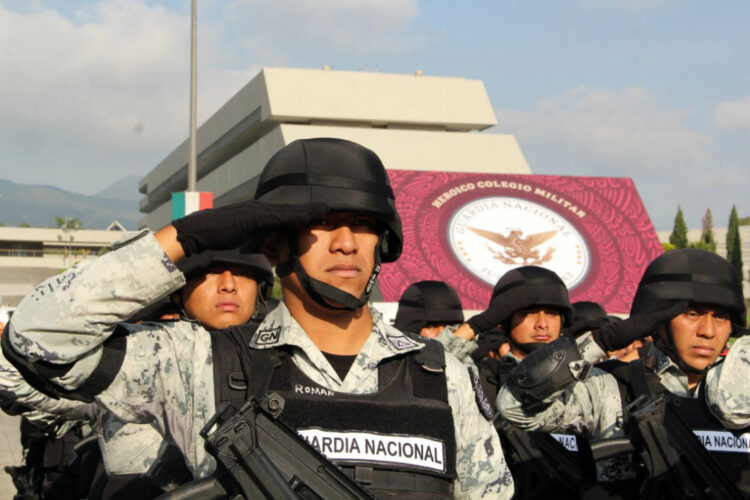 elementos de la Guardia Nacional en un acto institucional