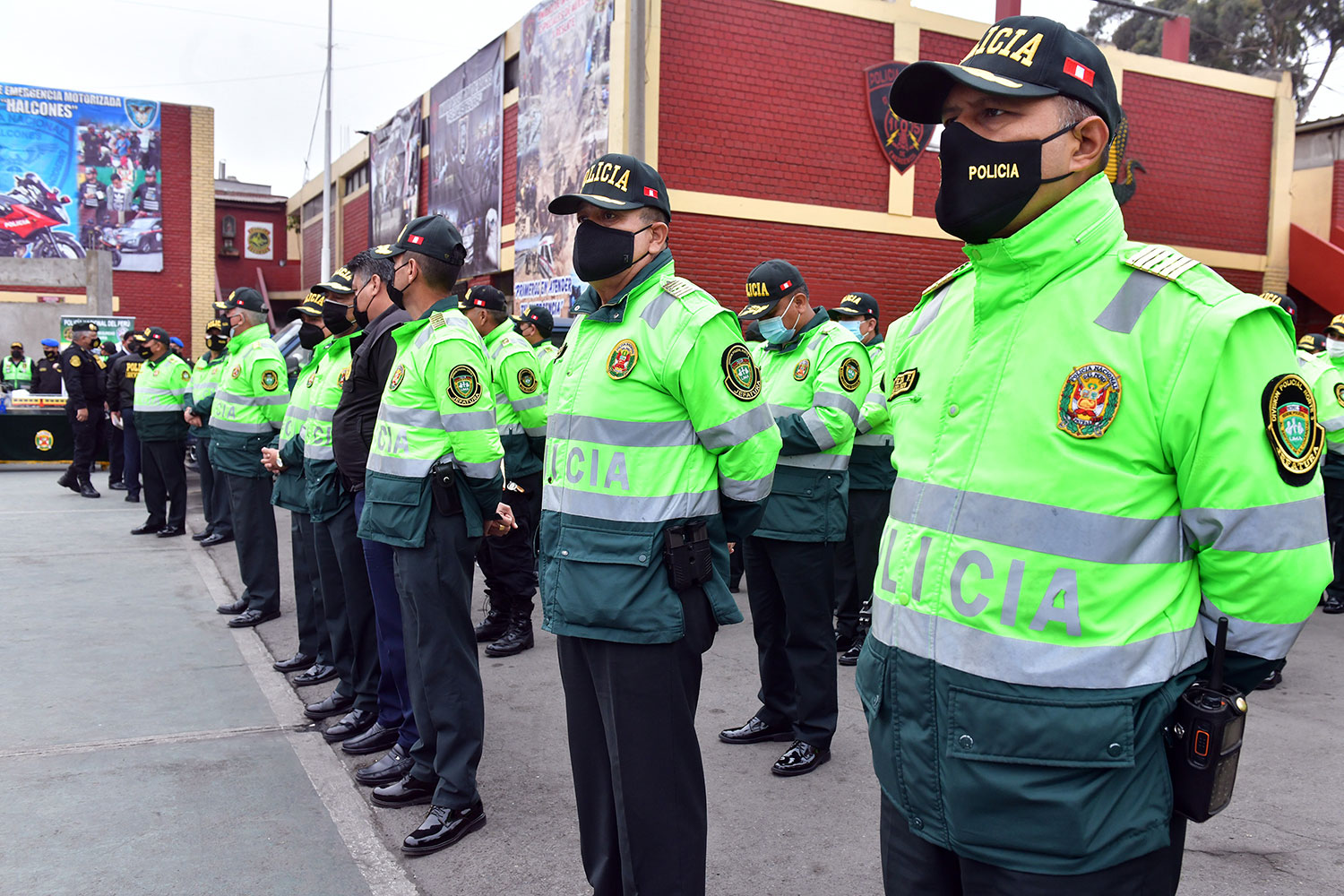 efectivos de la Policía Nacional del Perú
