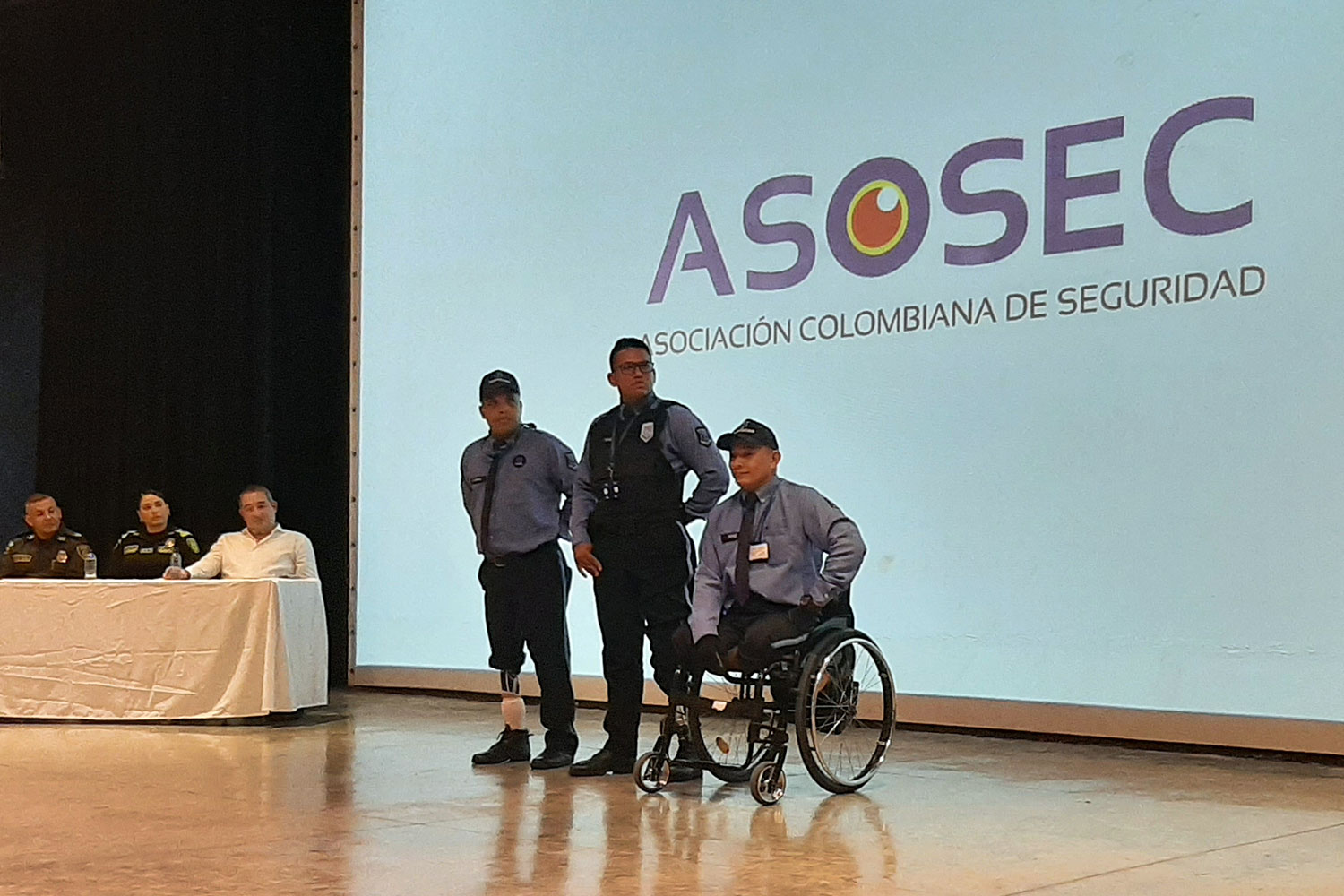 personal discapacitado de seguridad privada es condecorado en Barranquilla