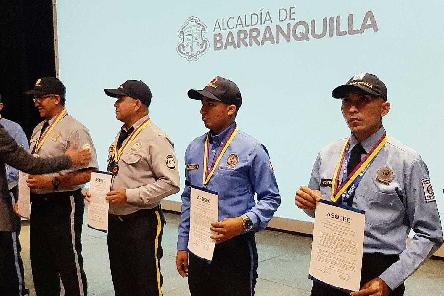 personal de vigilancia y seguridad privada condecorado en Barranquilla