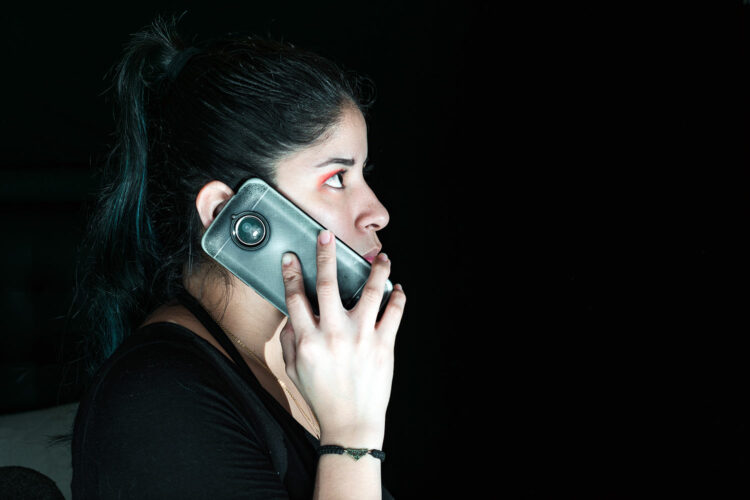 Una mujer colombiana intenta ser extorsionada telefónicamente