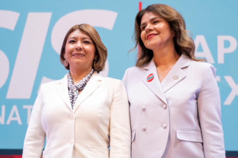 Midori Llanes y Brisa Espinosa, presidenta ejecutiva saliente y entrante, respectivamente, de ASIS Capítulo México