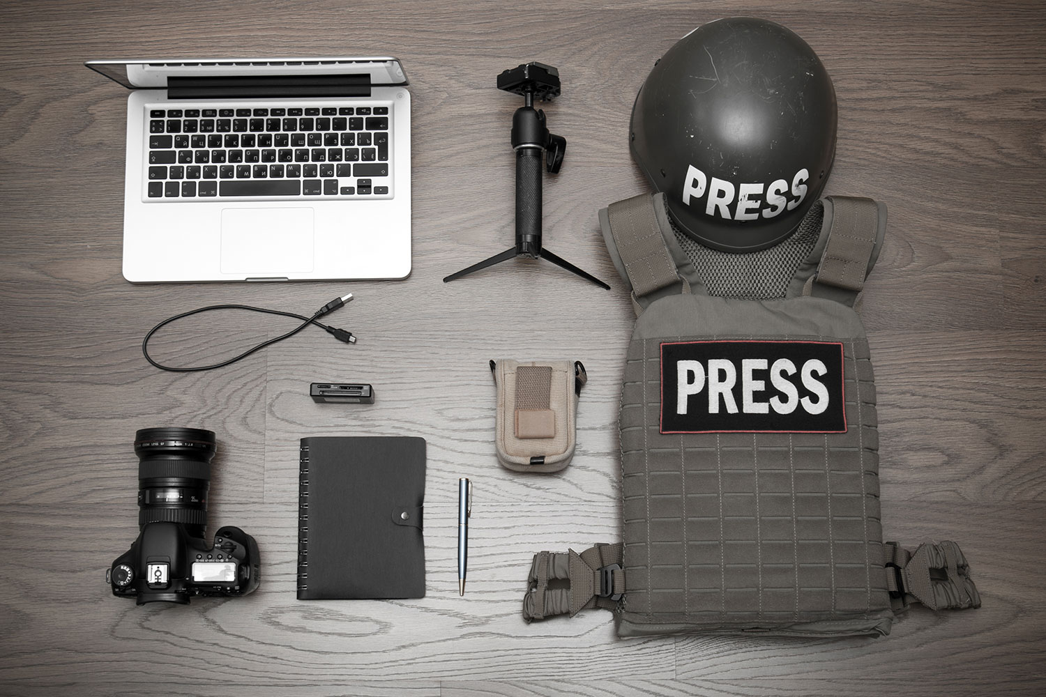 equipamiento de periodista de guerra
