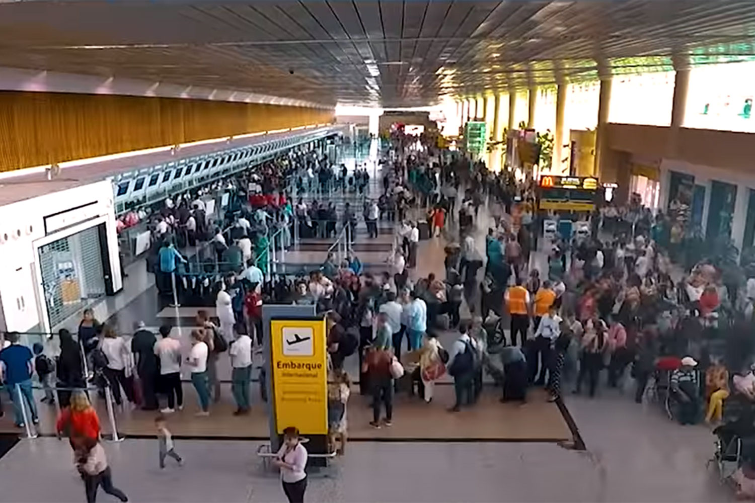viajeros en el Aeropuerto de Guayaquil