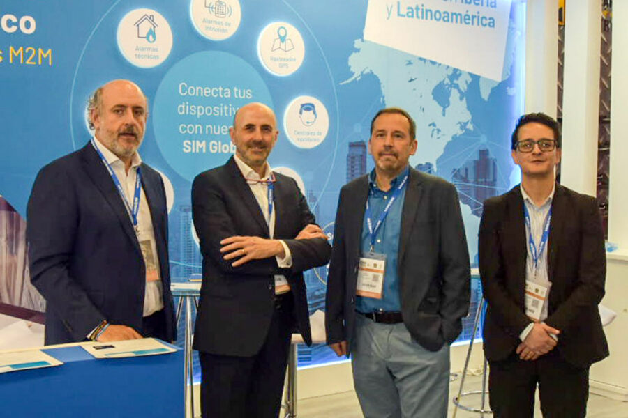 Equipo de Alai Secure en el ‘stand’ de la compañía española en Expo Seguridad México 2023.