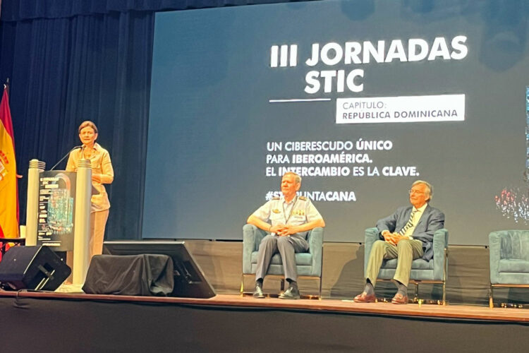 Raquel Peña, vicepresidenta de República Dominicana, se dirige a los asistentes de las III Jornadas STIC
