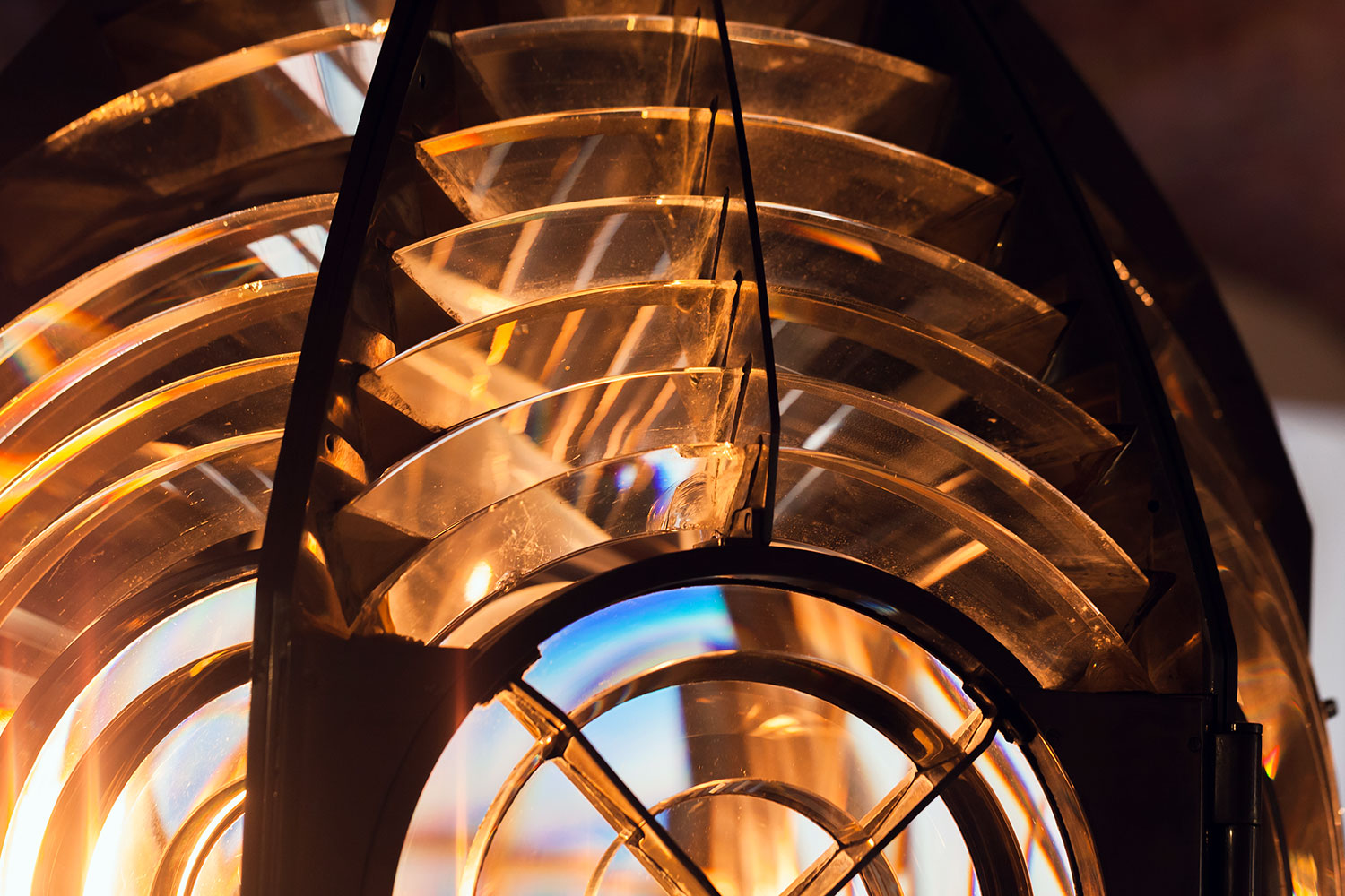 lente de Fresnel en la linterna de un faro marítimo