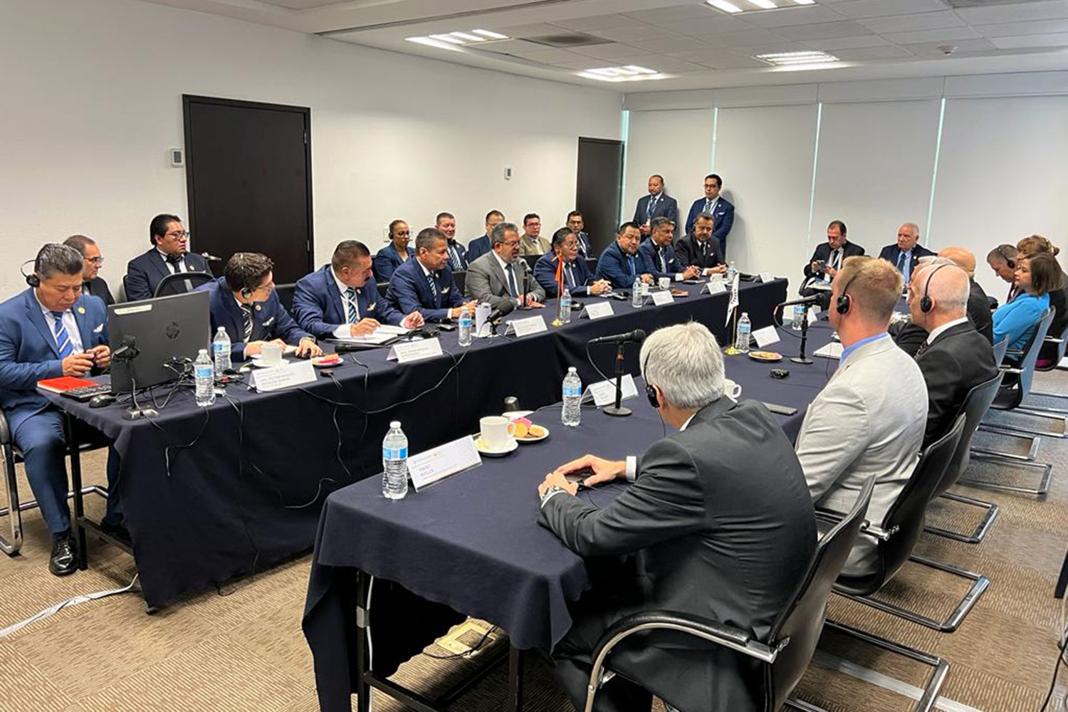 Reunión entre representantes de AFAC y la FAA estadounidense en la sede de la agencia mexicana
