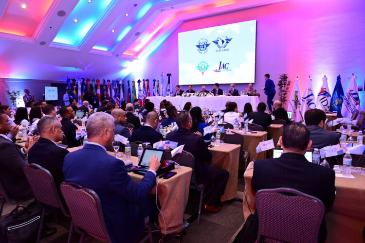 Una de las sesiones del encuentro OACI-CLAC sobre seguridad de la aviación y facilitación celebrado en República Dominicana
