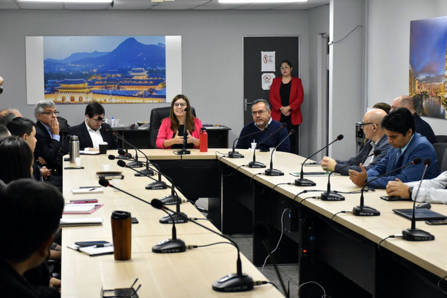 Presentación del marco de protección de infraestructuras críticas tecnológicas en Paraguay.