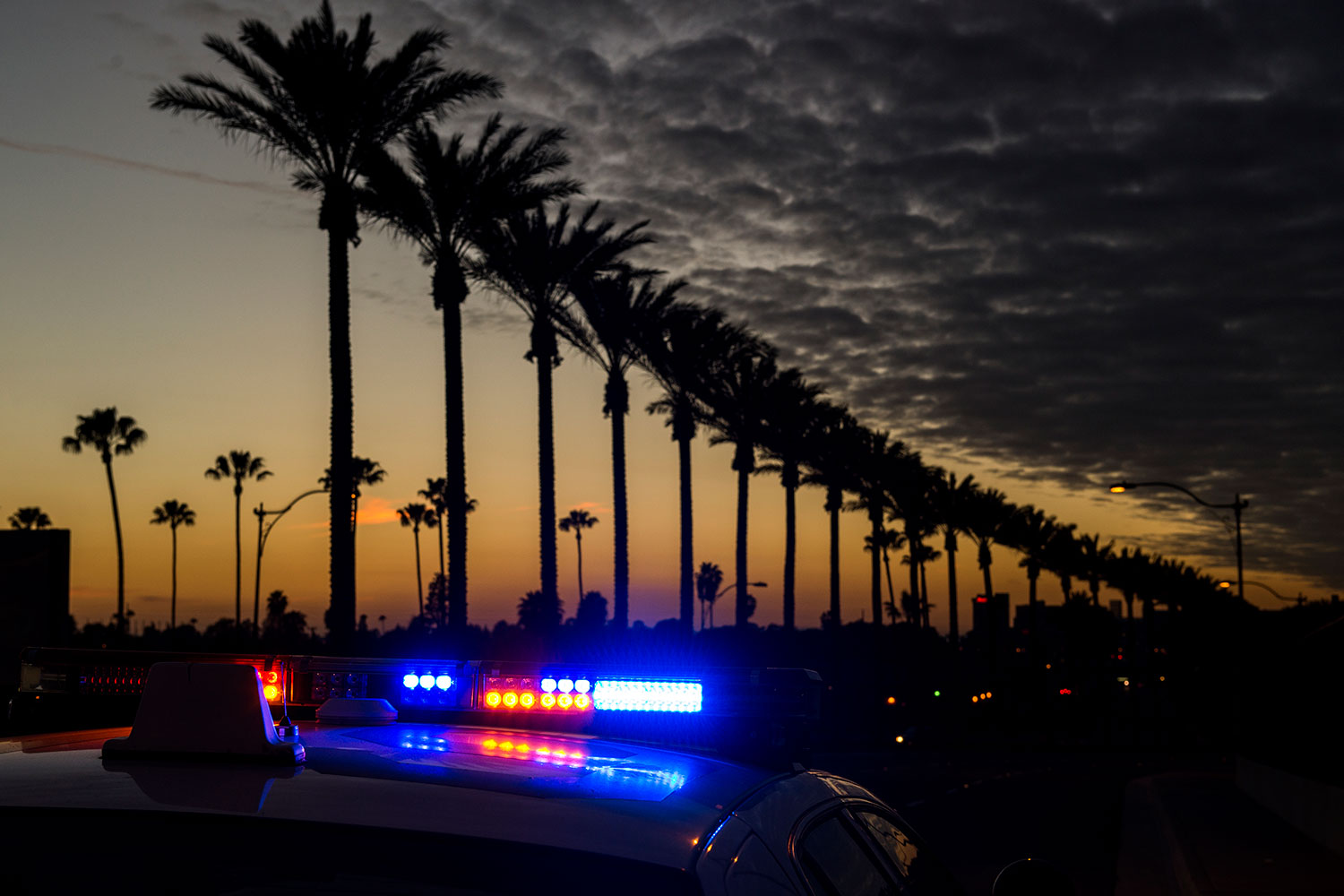un auto de policía en Anaheim, California