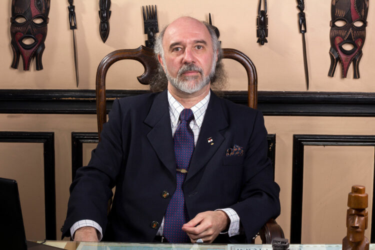 Antonio Las Heras, doctor en Psicología Social, magíster en Psicoanálisis, parapsicólogo, filósofo, historiador y escritor