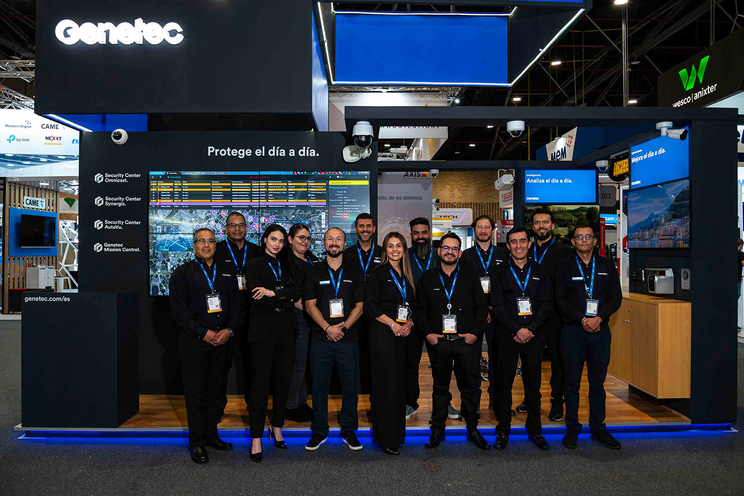 Equipo de Genetec en la Feria Internacional de Seguridad ESS+ by SICUR 2023 celebrada en Bogotá.