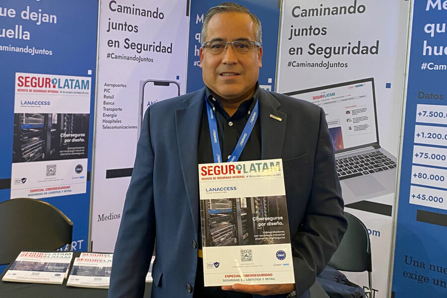 Mauricio Arriola, gerente de Ventas de Genetec, en el ‘stand’ de ‘Segurilatam’ en la feria ESS+ by SICUR 2023.