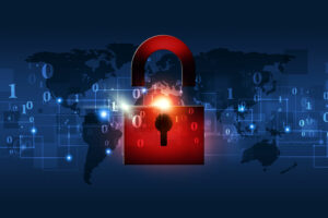 un candado de ciberseguridad abierto junto a un mapamundi