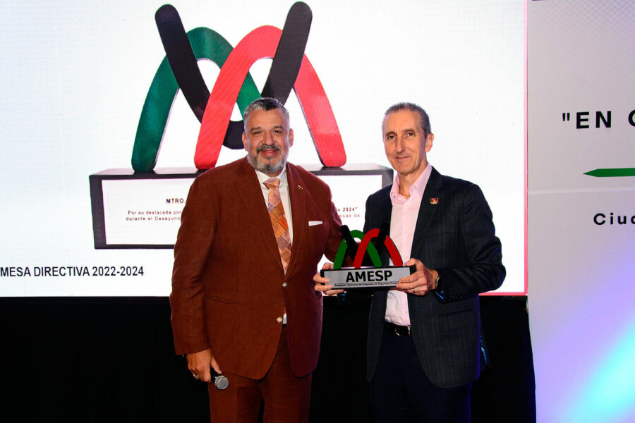 Gabriel Bernal Gómez (izquierda), presidente de AMESP, y Juan Francisco Torres Landa Ruffo, líder de UNE México.