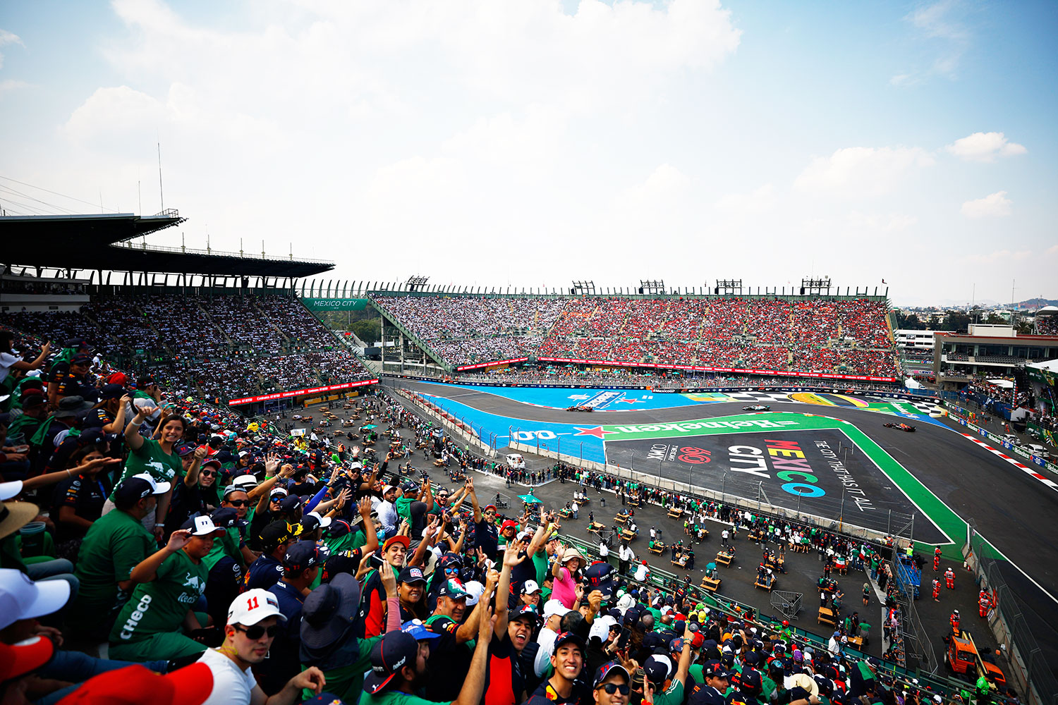 aficionados en las gradas del Autódromo Hermanos Rodríguez durante el GP de México de Fórmula 1 de 2022