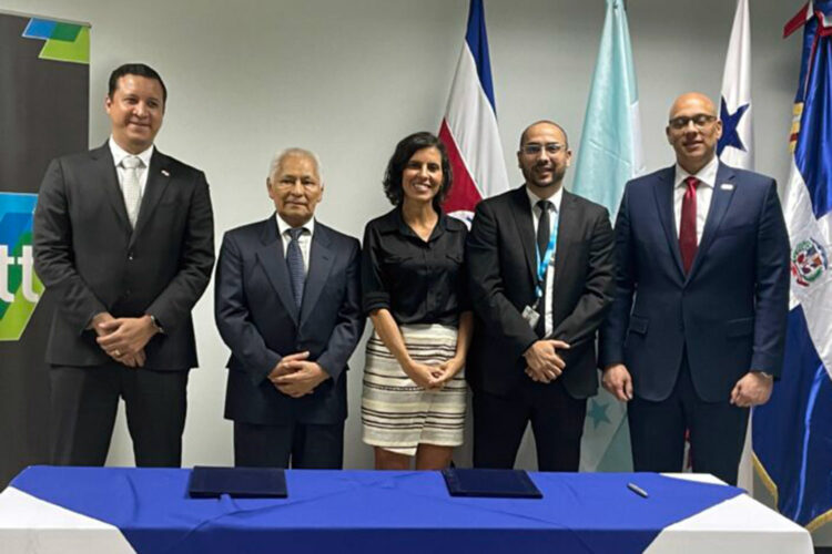 Firmantes del memorando de entendimiento en materia de ciberseguridad. MICITT de Costa Rica.