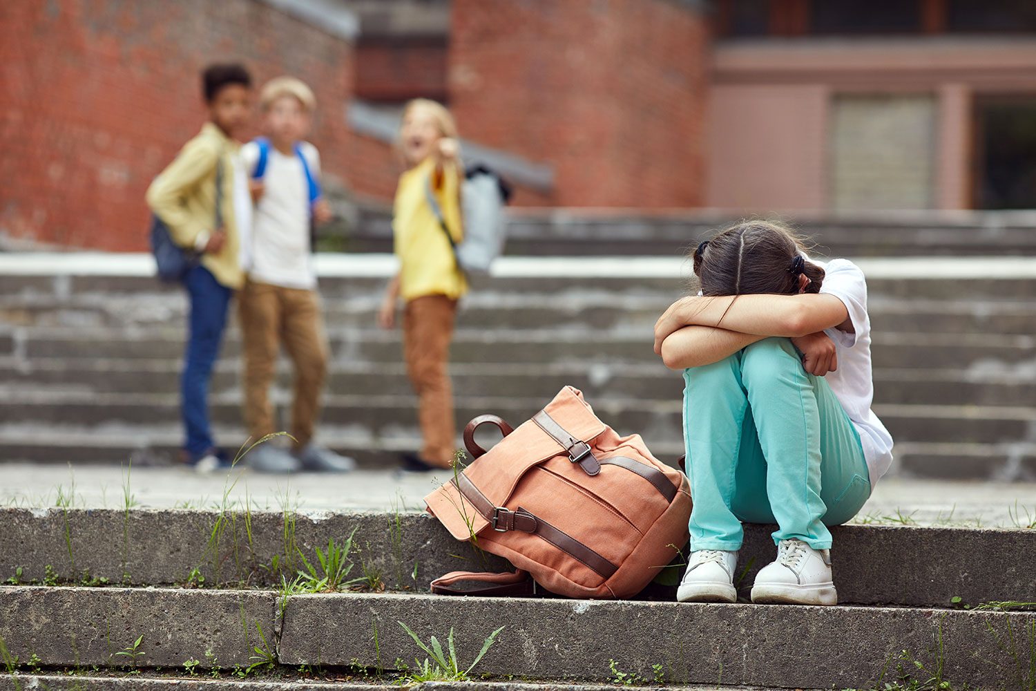 una niña es víctima de acoso escolar