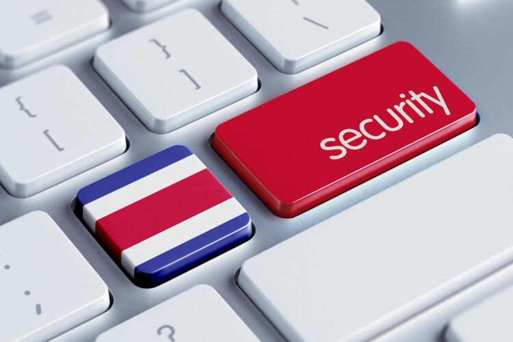 La bandera de Costa Rica en un teclado informático junto a la palabra Security