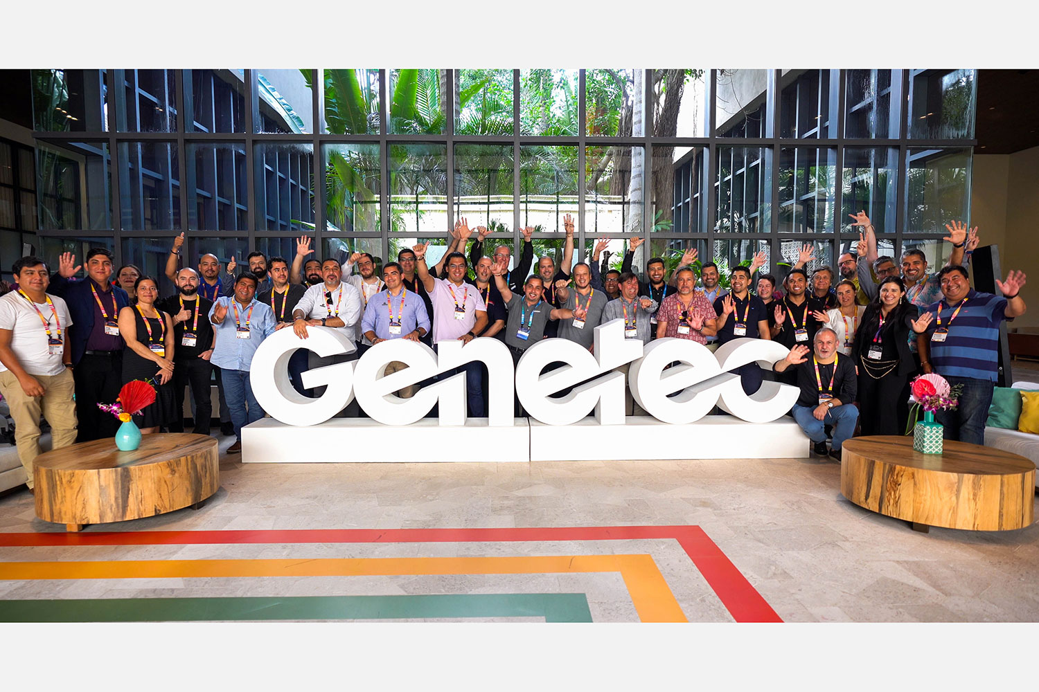 socios de negocios y usuarios finales de Genetec en el evento Genetec Elevate’23 celebrado en Cancún