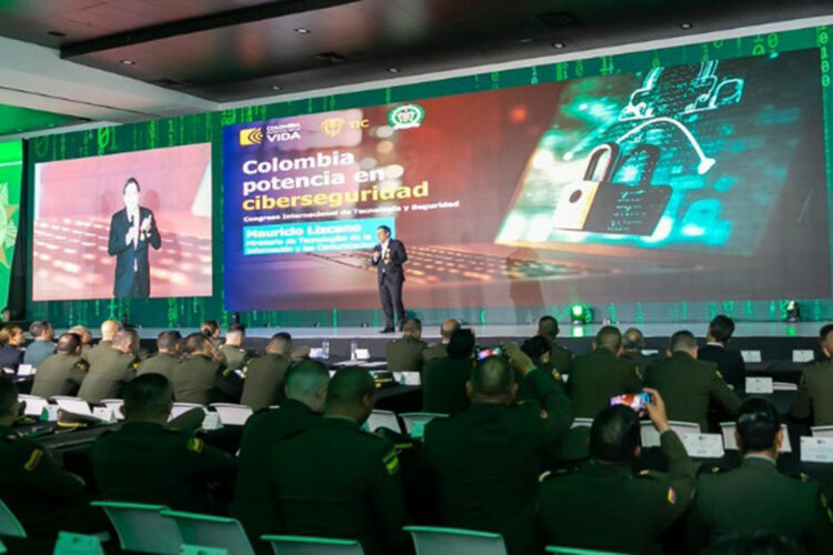 El ministro TIC de Colombia imparte una ponencia de ciberseguridad en un congreso organizado por la Policía Nacional