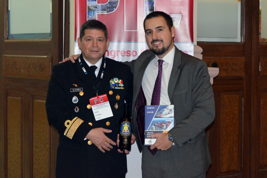 César Olivares Acosta, director de la Escuela de Guerra Naval del CESNAV, y Javier Borredá, director de ‘Segurilatam’, en el V Congreso Mexicano PIC.